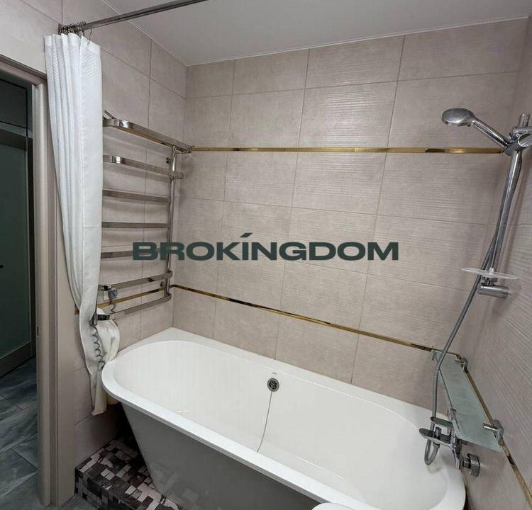 b85c3d0b04d74f7a9a08b5f80bb37134