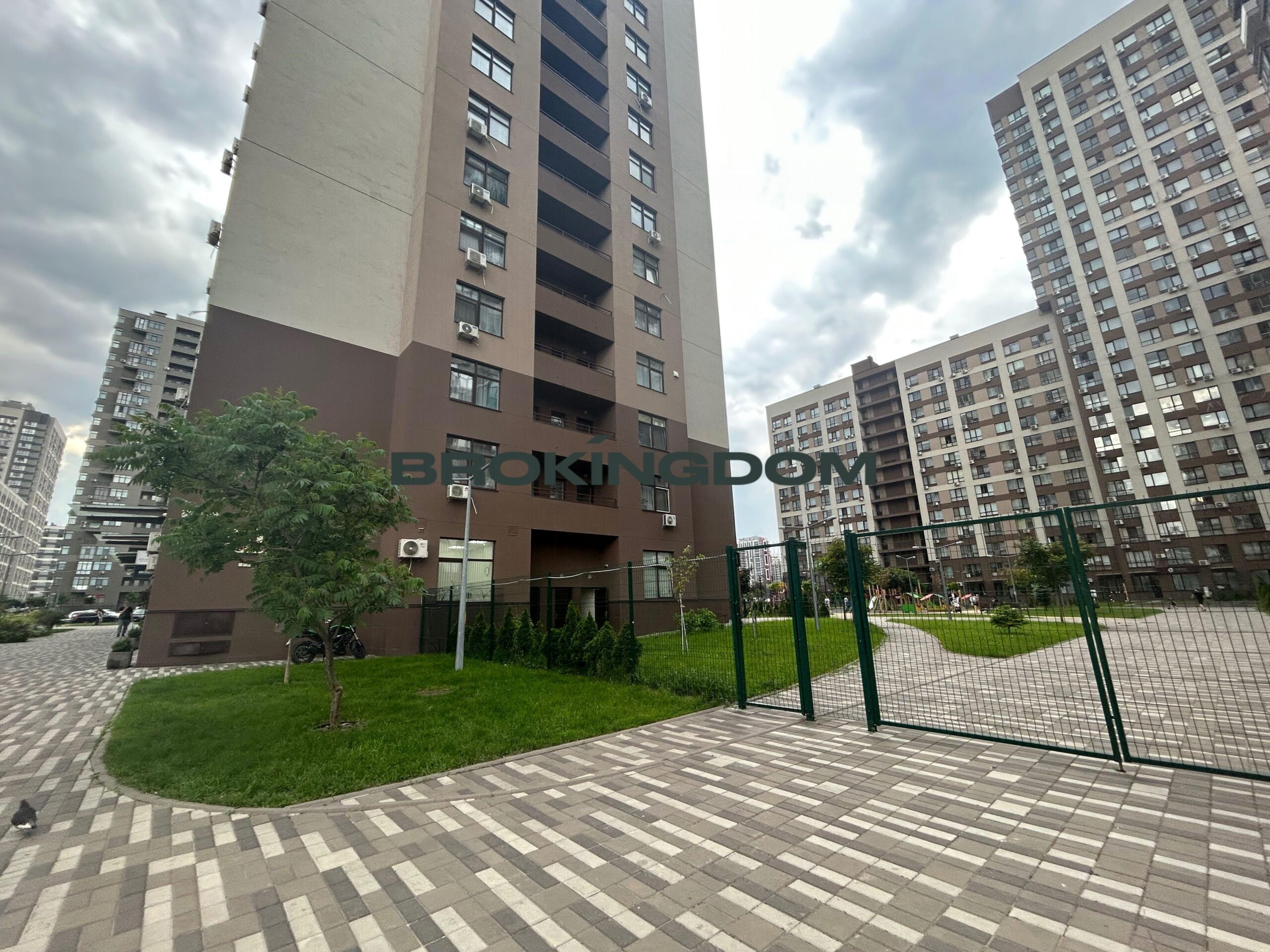 Продам ЖК Варшавський мікрорайон нова ГОТОВА простора квартира 77 м2