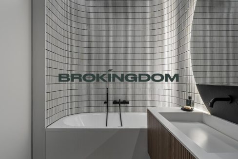 28a900b4c3bc9bcdb8adedebd4fae170