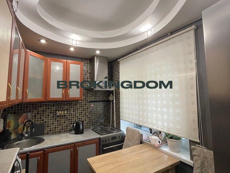 702d1d4b76198a161a2b5c88079e29e2