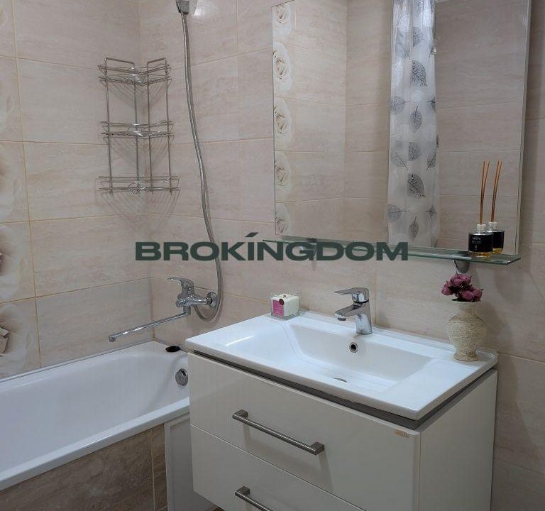 5cc4f81e992758a93019c65b2b6818d6