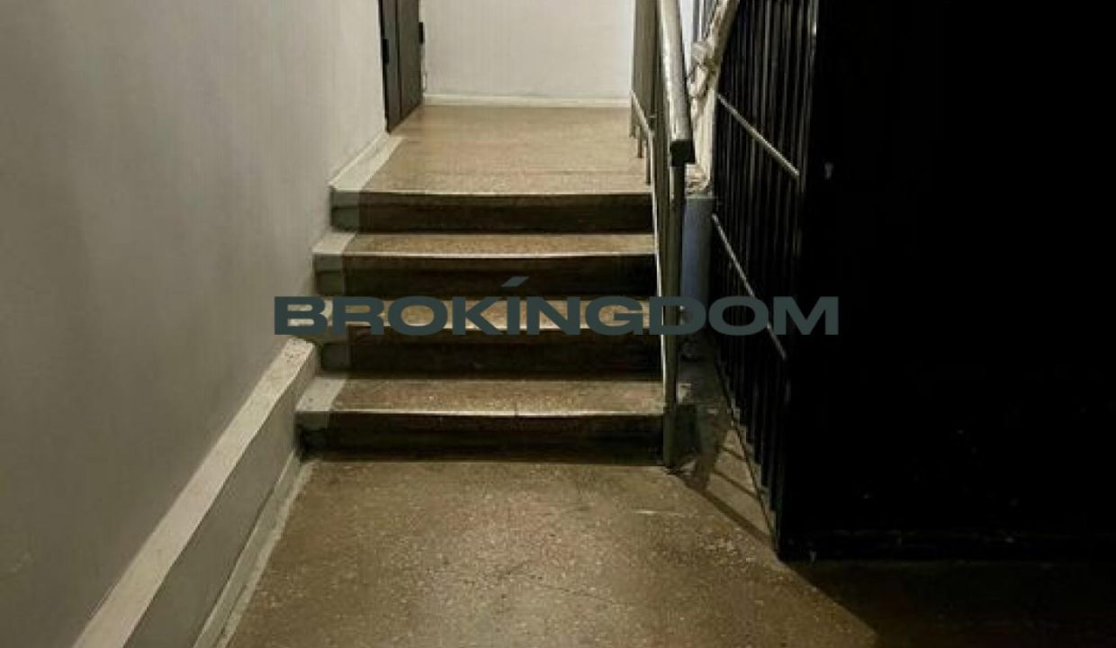 18a65648db67e522e0e3486a01f599e7