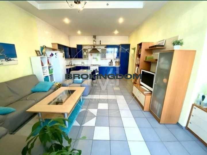 00ec0c25cf85053cd4cd2d71a6a62135