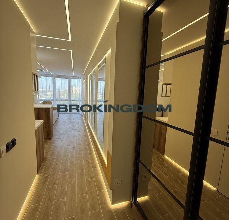 d570eddf4fbb0463de70c350d20f70e8