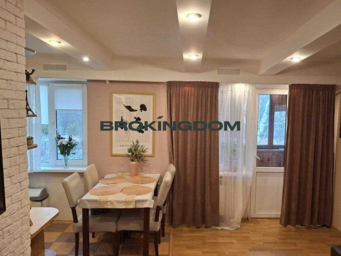 Продаж двокімнатної квартири з ремонтом, м. “Дорогожичі”