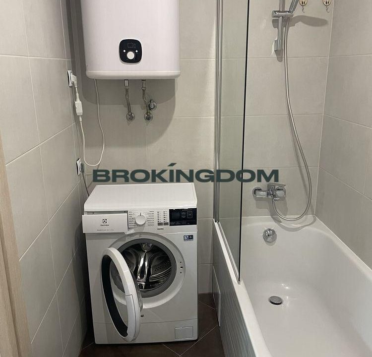 906f9c7d5db25eac8eacd6751b800393