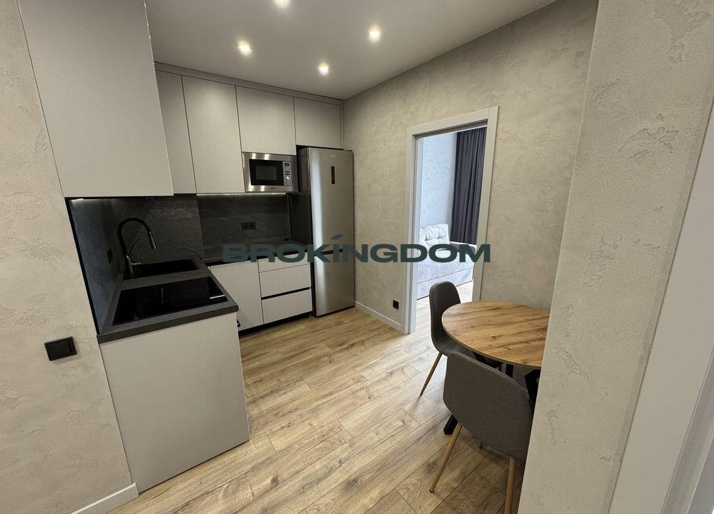 7c8e1f9271d8b46418210a1d1614cc09