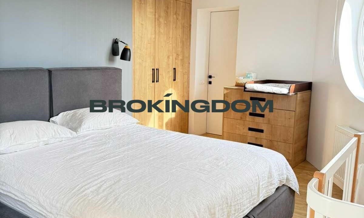 3703a0a1d81618c95d5044ba9ae56ed2