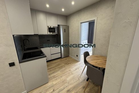 7c8e1f9271d8b46418210a1d1614cc09