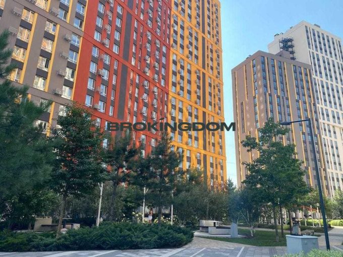 Продам 3-кімн. кв-ру зданий будинок ЖК Svitlo Park метро Видубичі