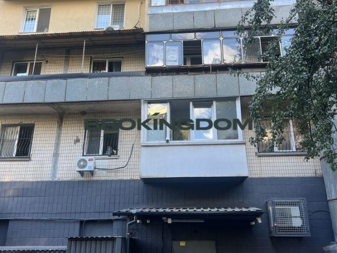 Продаж 2х кімнатної квартири . Борщагівка, Зодчих 62