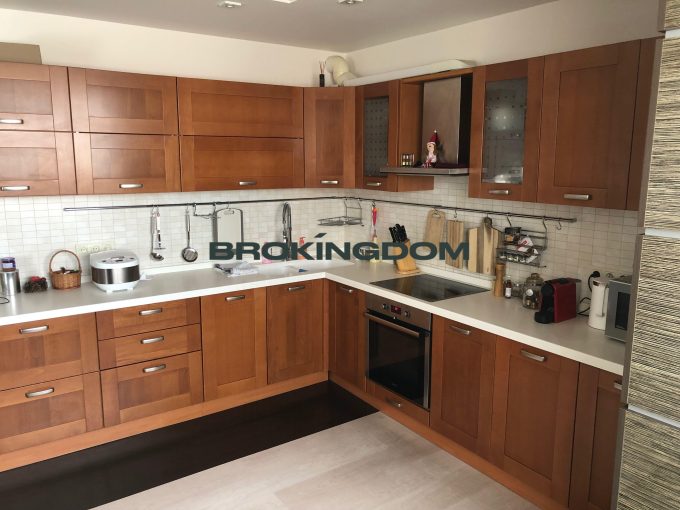 Продаж 2к на вул. Максимовича 9Б