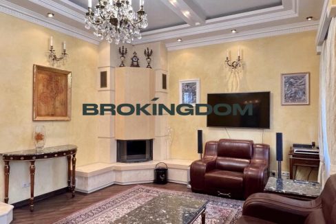 51102cff94bfa6130d53f9aced6b1d37