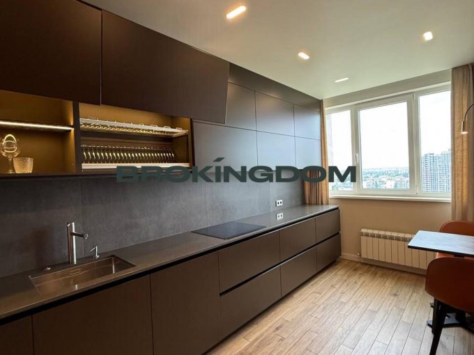 БЕЗ КОМІСІЇ Продаж 3х кімнатної квартири в центрі на Лобановського