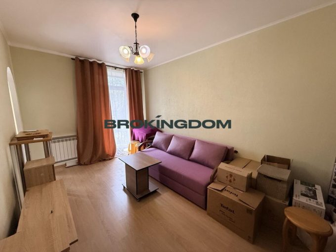 Продам 2к квартиру, Сталінку  з ремонтом  Бориспільська 38
