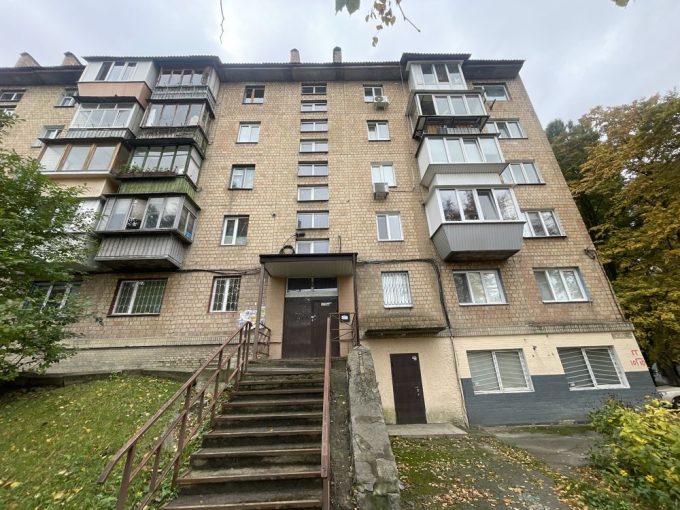 Продаж квартири в Києві біля метро Житомирська