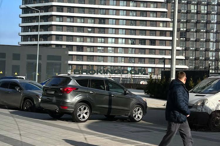 Киев                Днепровская набережная ул., 15-Ж