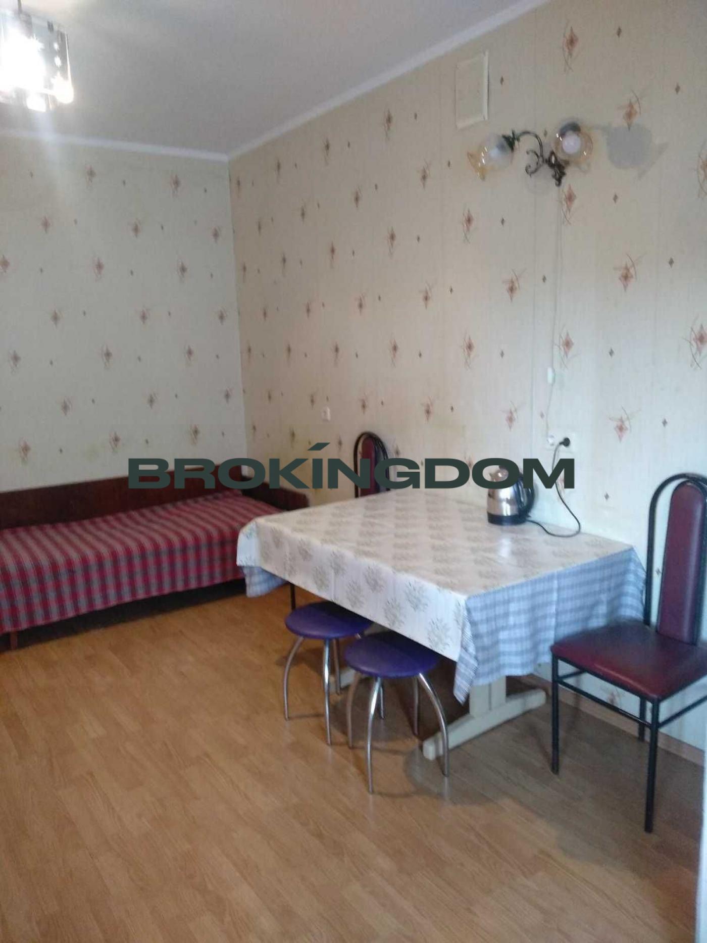 Двокімнатна квартира 70м + власна комора, бул. Незалежності