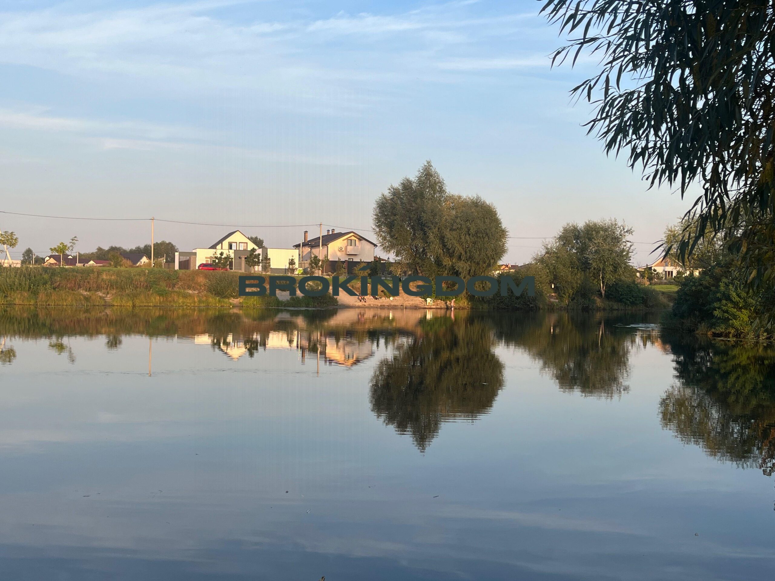 Продаж 1п Будинок Погреби біля води